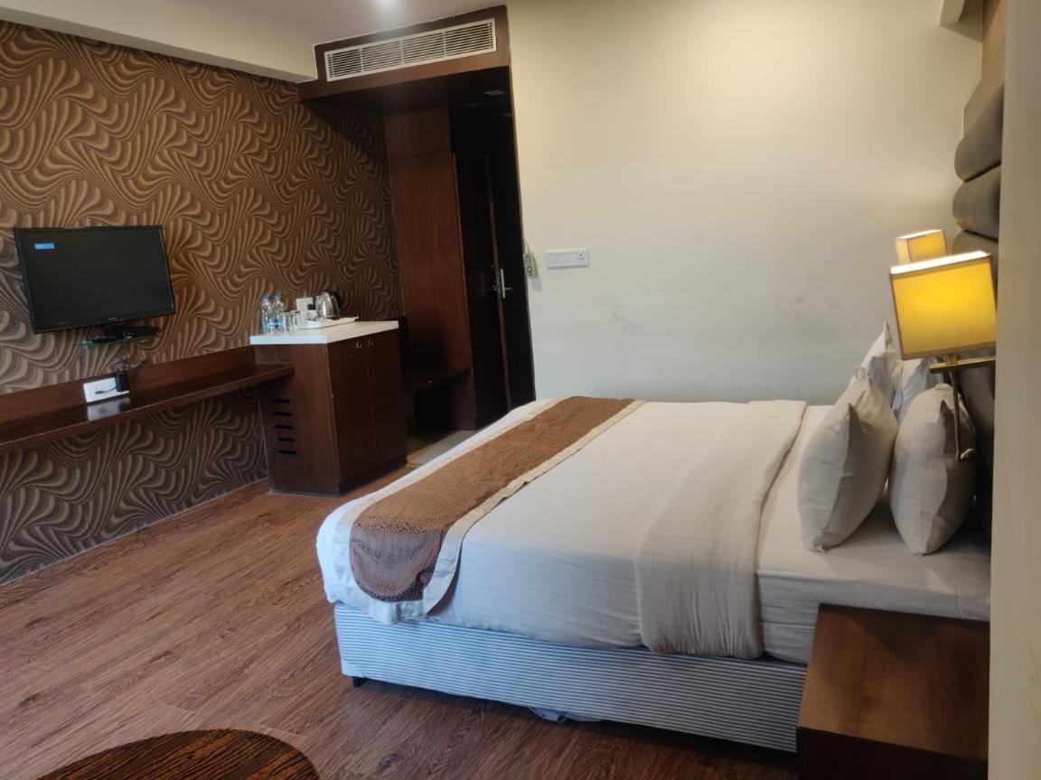 Hotel Casaya Inn Chinhat Exterior photo