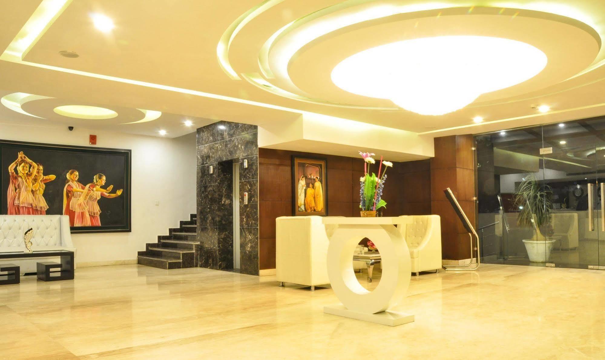 Hotel Casaya Inn Chinhat Exterior photo